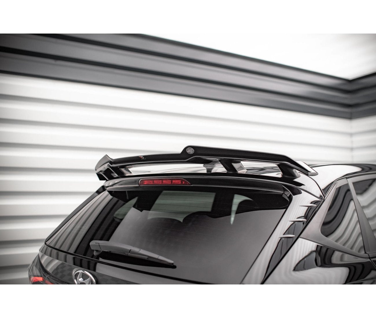 Rear spoiler attachment tear-off edge for Hyundai I20N 